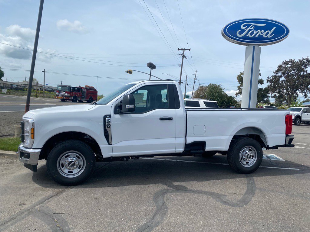2025 Ford F-250 photo 2