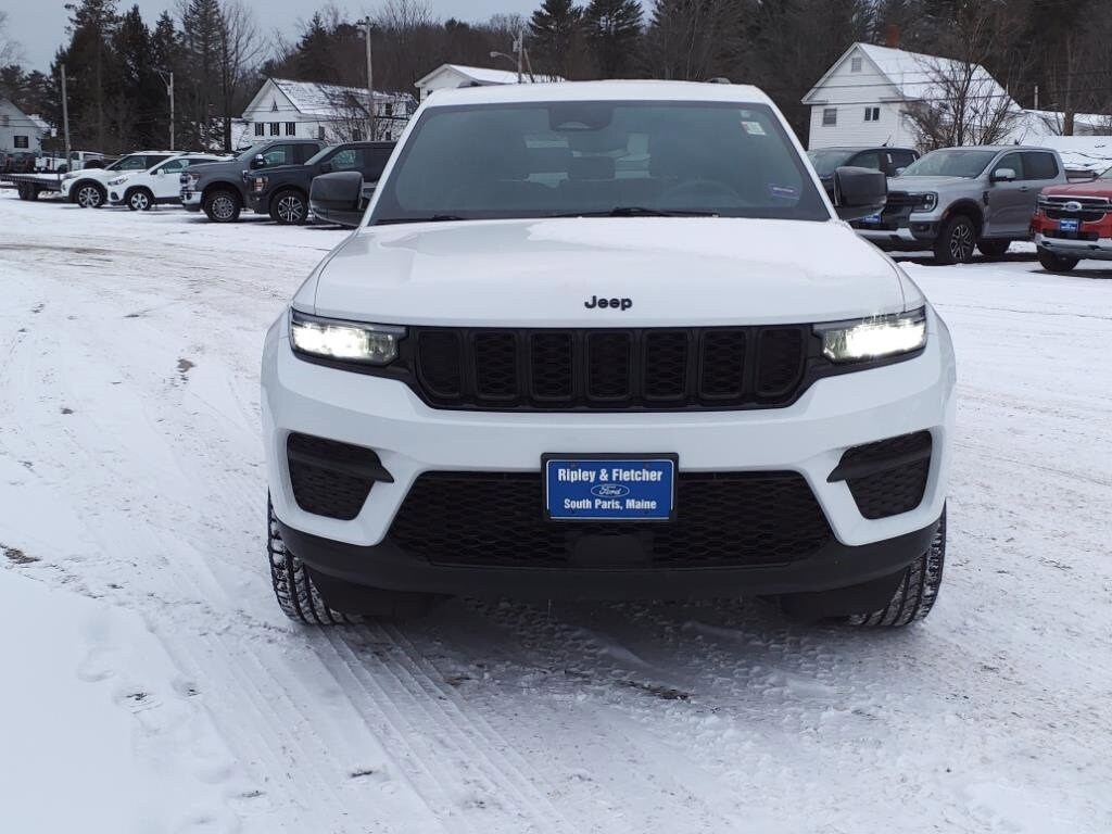 2023 Jeep Grand Cherokee Altitude photo 2