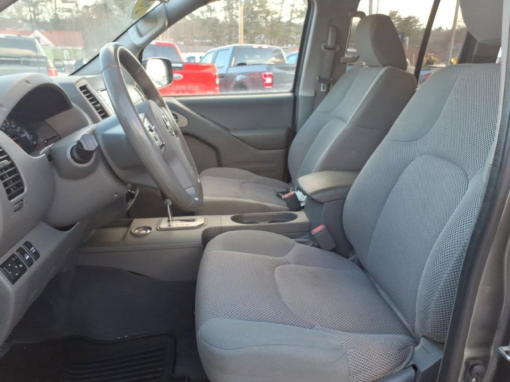 2020 Nissan Frontier SV - Photo 11