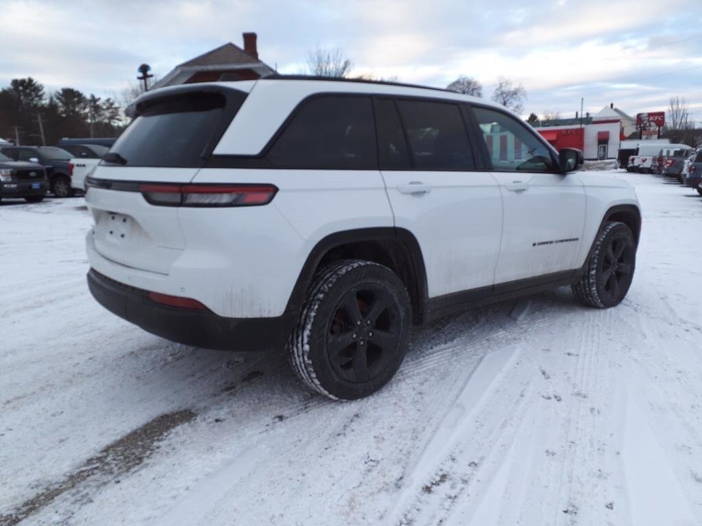 2023 Jeep Grand Cherokee Altitude photo 4