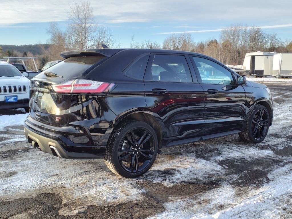 2024 Ford Edge ST photo 4