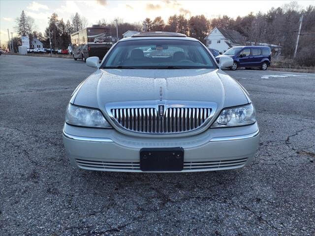 Used 2006 Lincoln Town Car Signature Limited with VIN 1LNHM82W26Y642555 for sale in South Paris, ME
