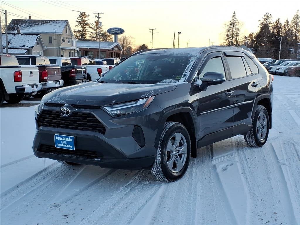 2024 Toyota RAV4 XLE's photo