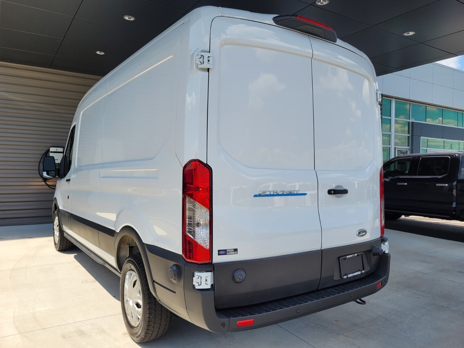 Used 2022 Ford E-Transit Cargo Van Base with VIN 1FTBW9CK6NKA56819 for sale in Searcy, AR