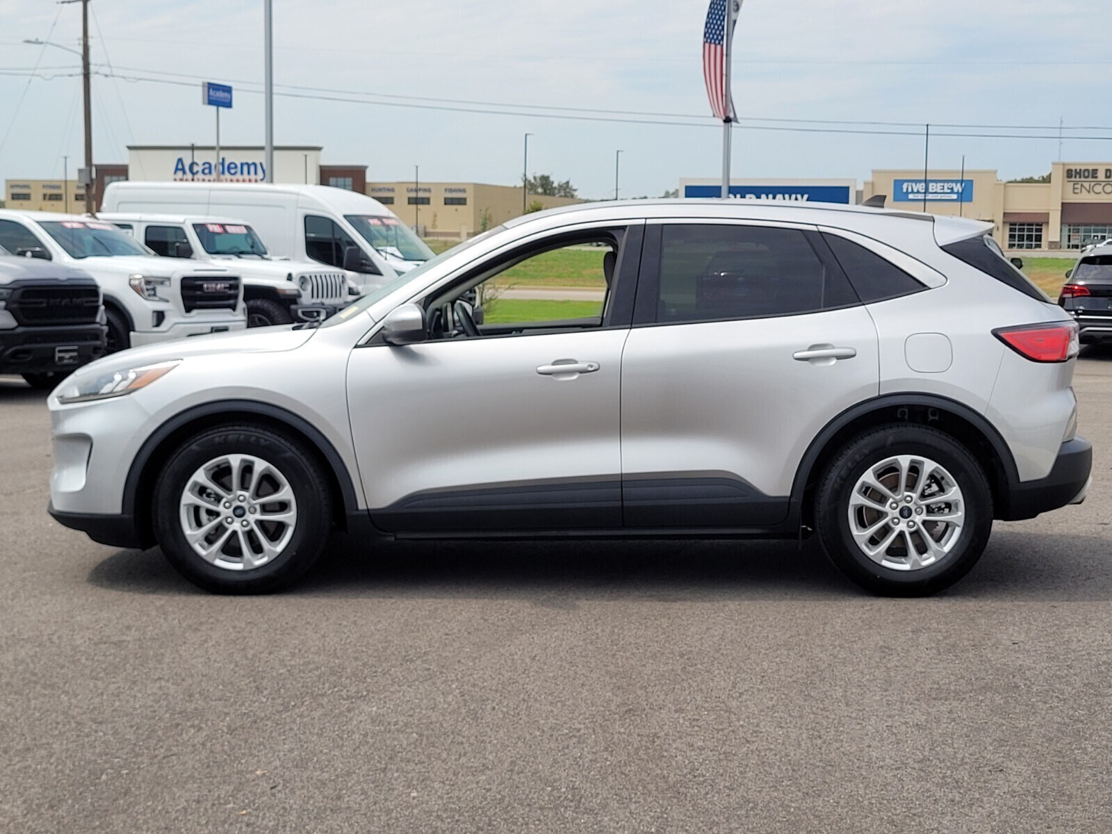 2020 Ford Escape SE photo 2