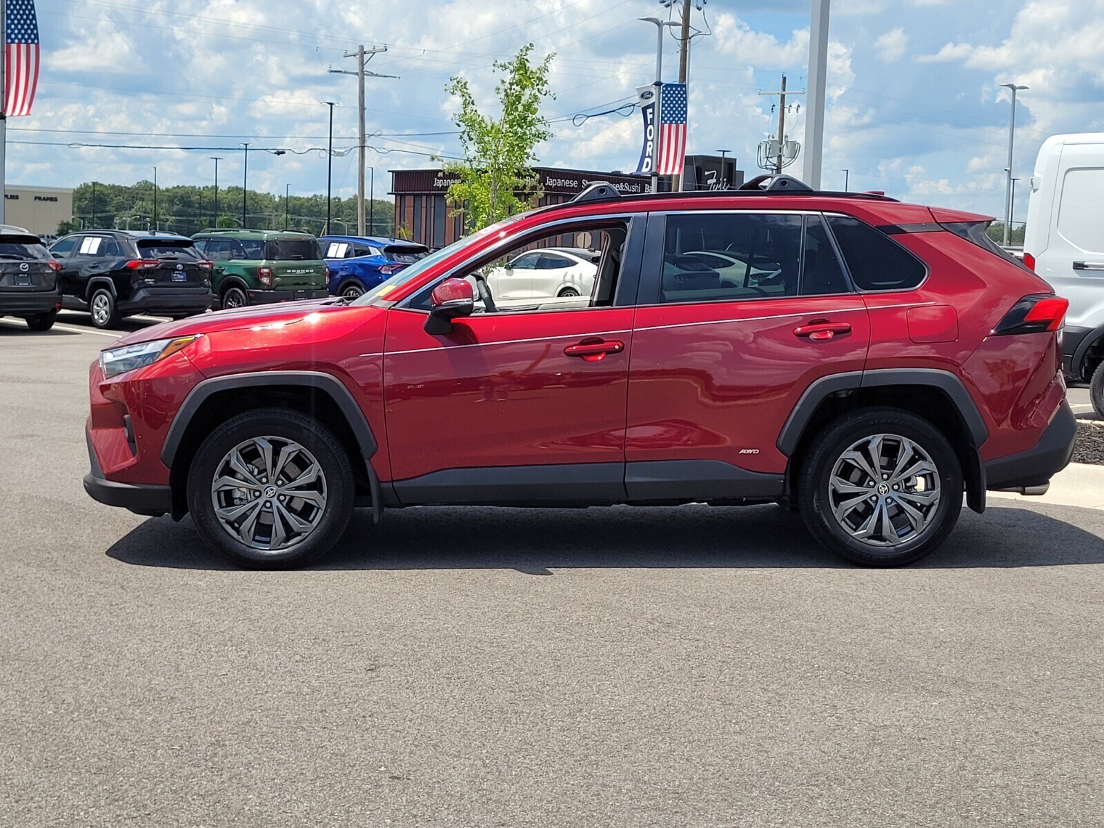 2024 Toyota RAV4 Hybrid XLE Premium photo 2
