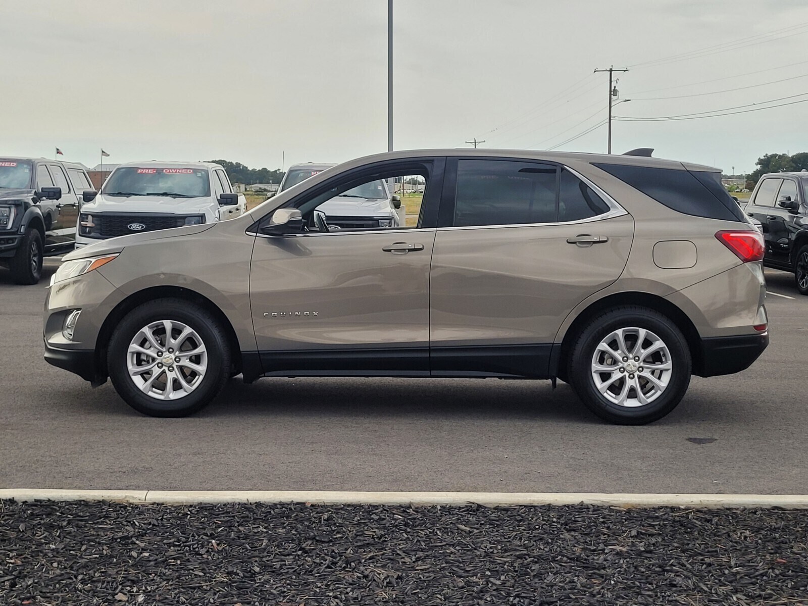 2019 Chevrolet Equinox LT photo 2