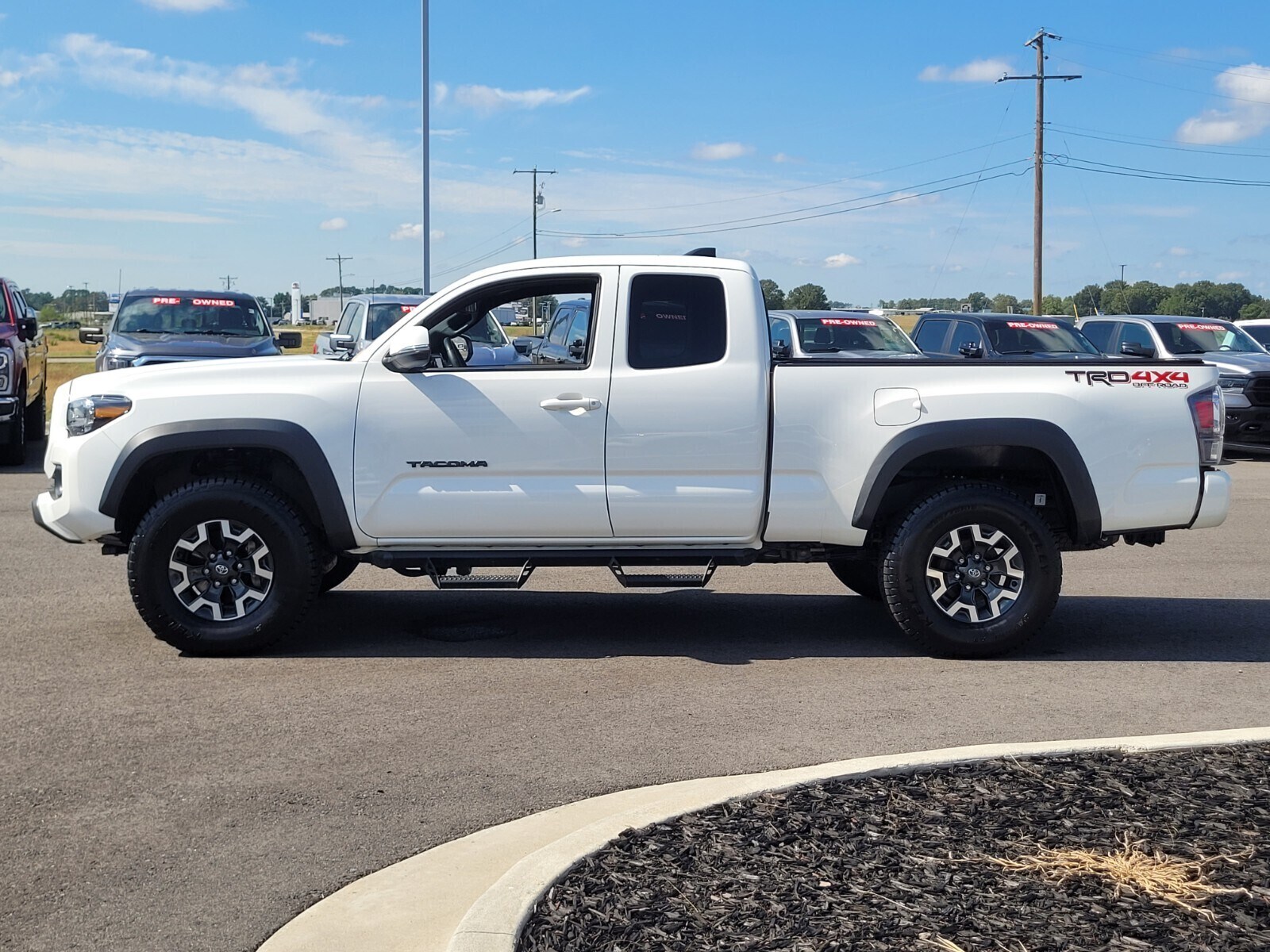 2023 Toyota Tacoma TRD photo 2