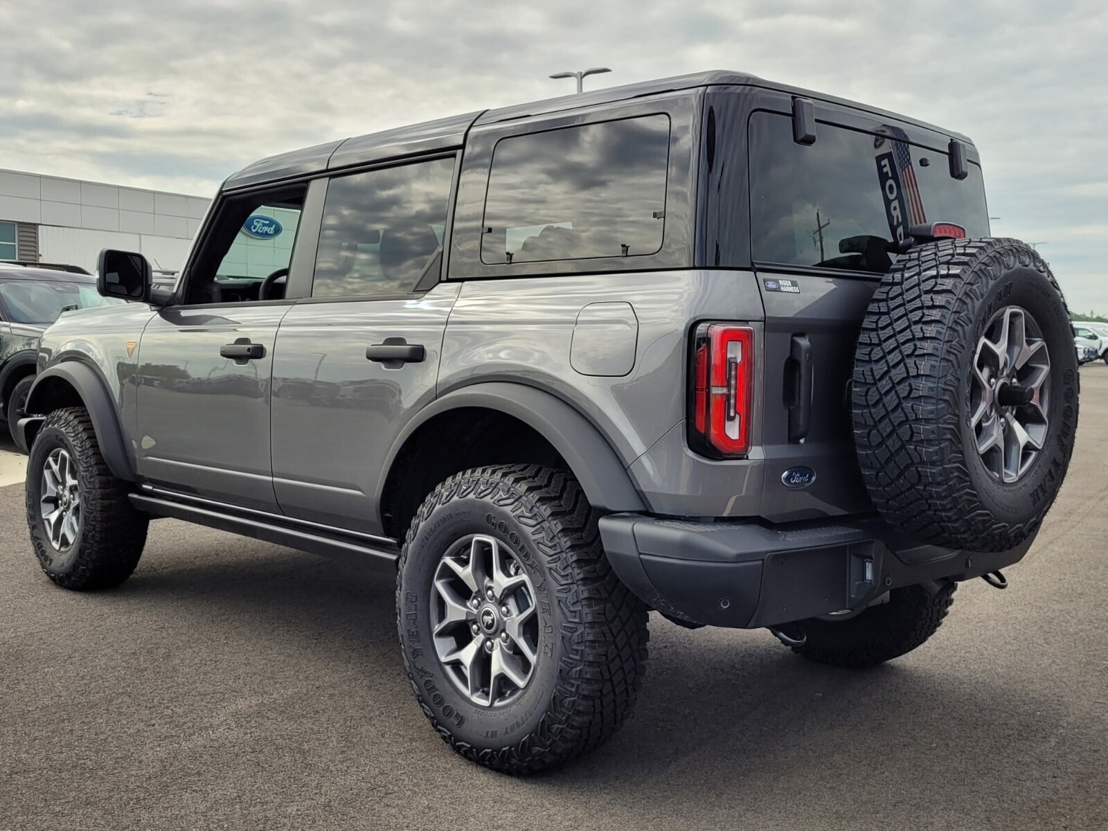 2025 Ford Bronco Badlands photo 4