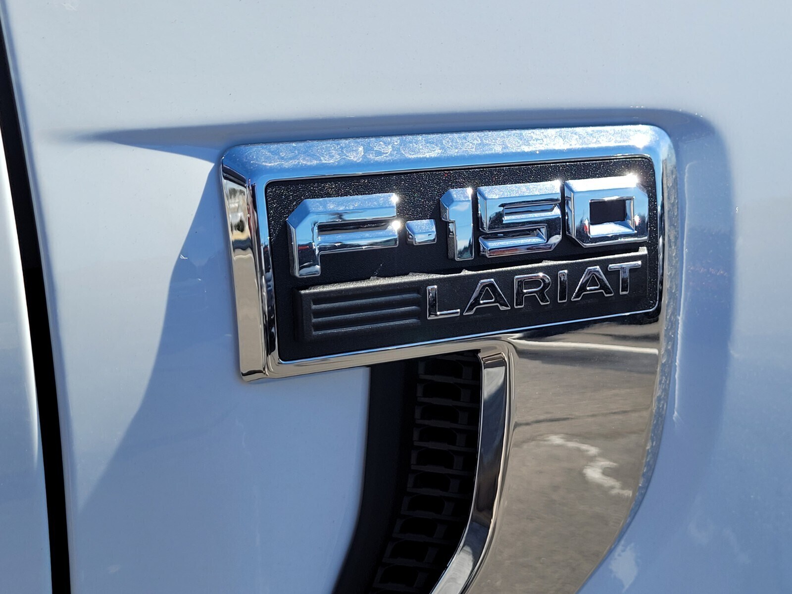 2025 Ford F-150 Lariat photo 4