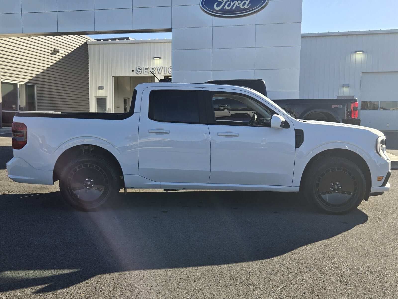 2025 Ford Maverick photo 2