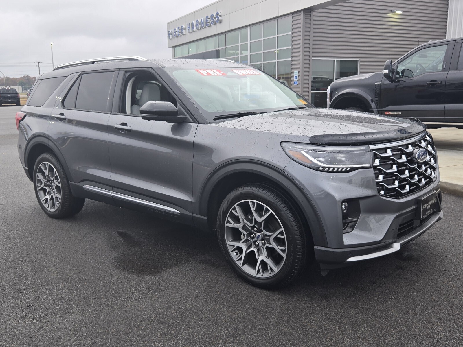 2025 Ford Explorer Platinum photo 2