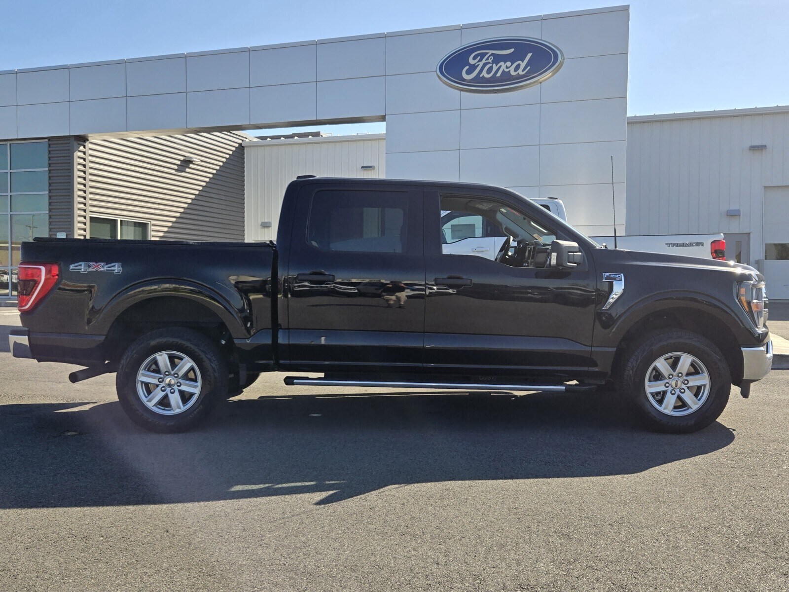 2023 Ford F-150 XLT photo 3