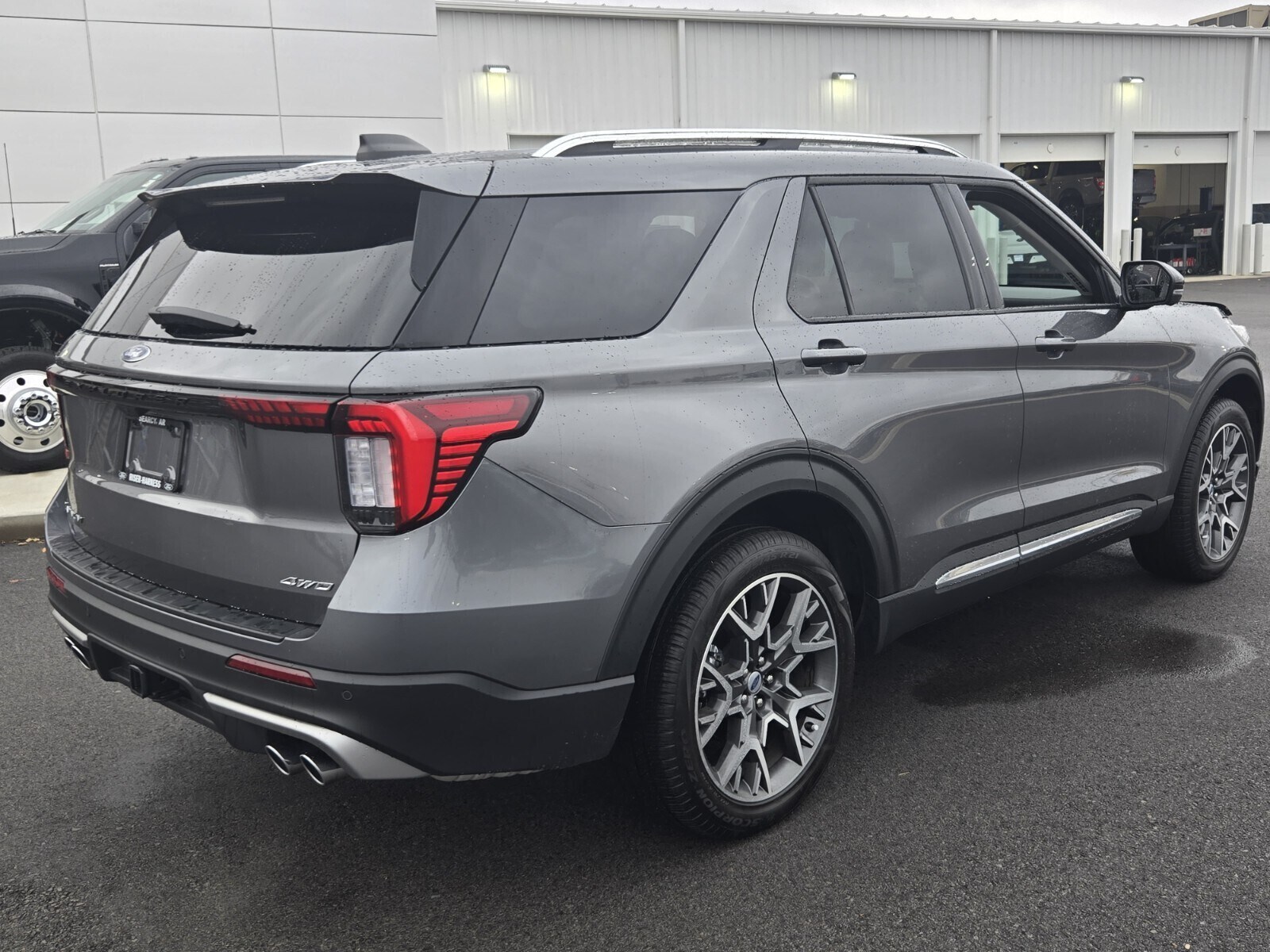 2025 Ford Explorer Platinum photo 4