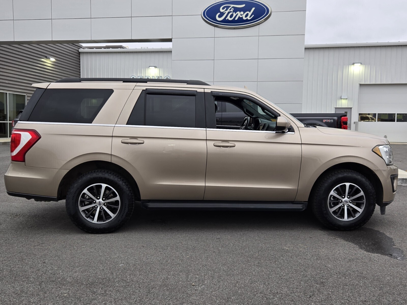 2020 Ford Expedition XLT photo 3