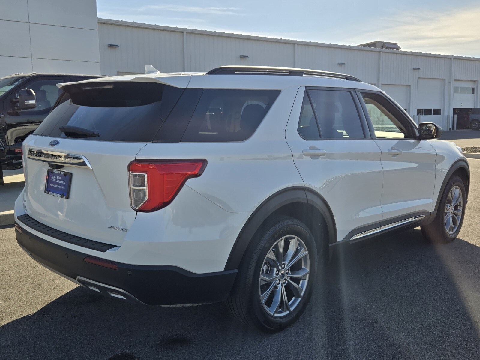 2022 Ford Explorer XLT Sport photo 3