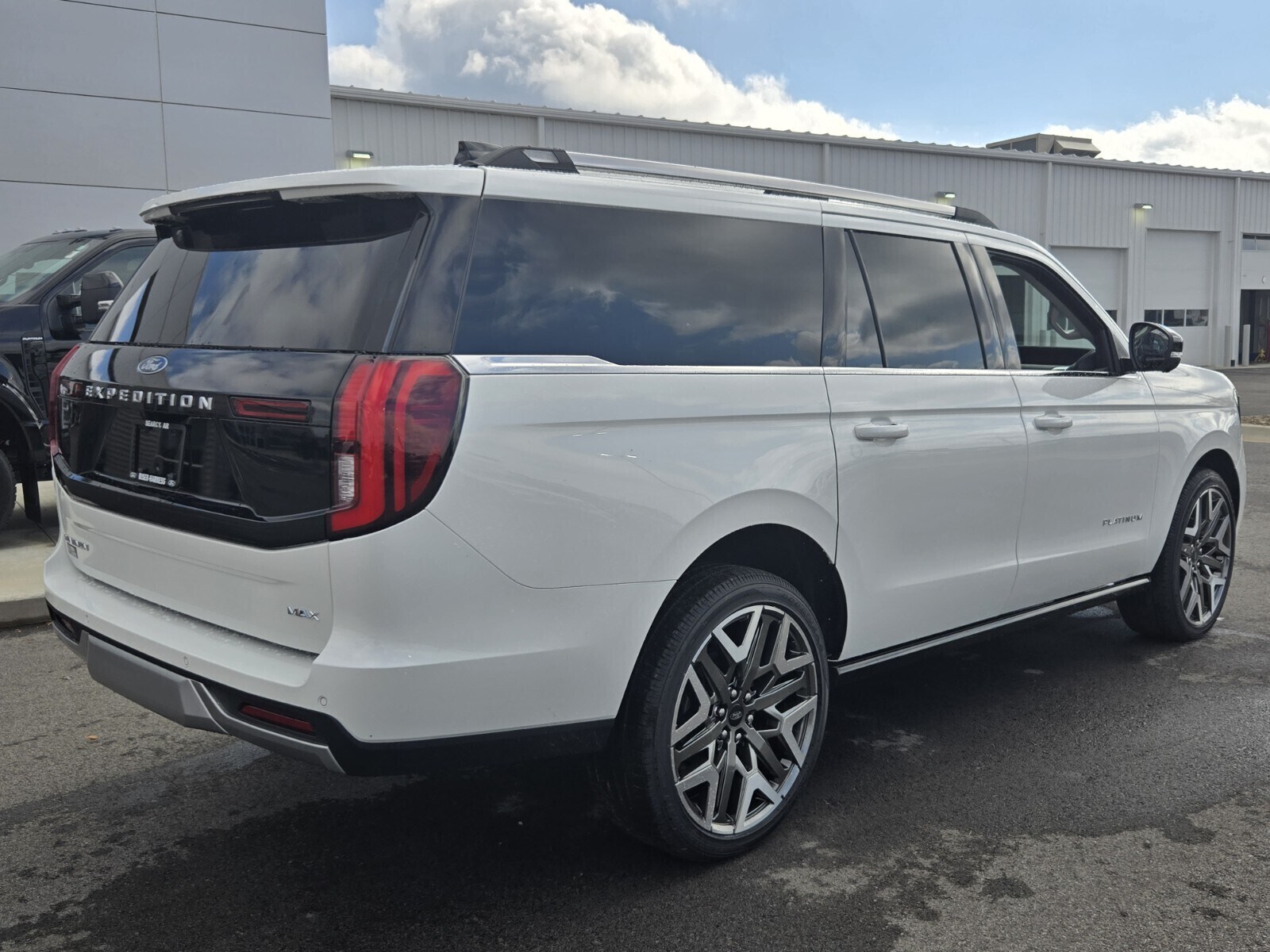 2025 Ford Expedition Platinum MAX photo 3