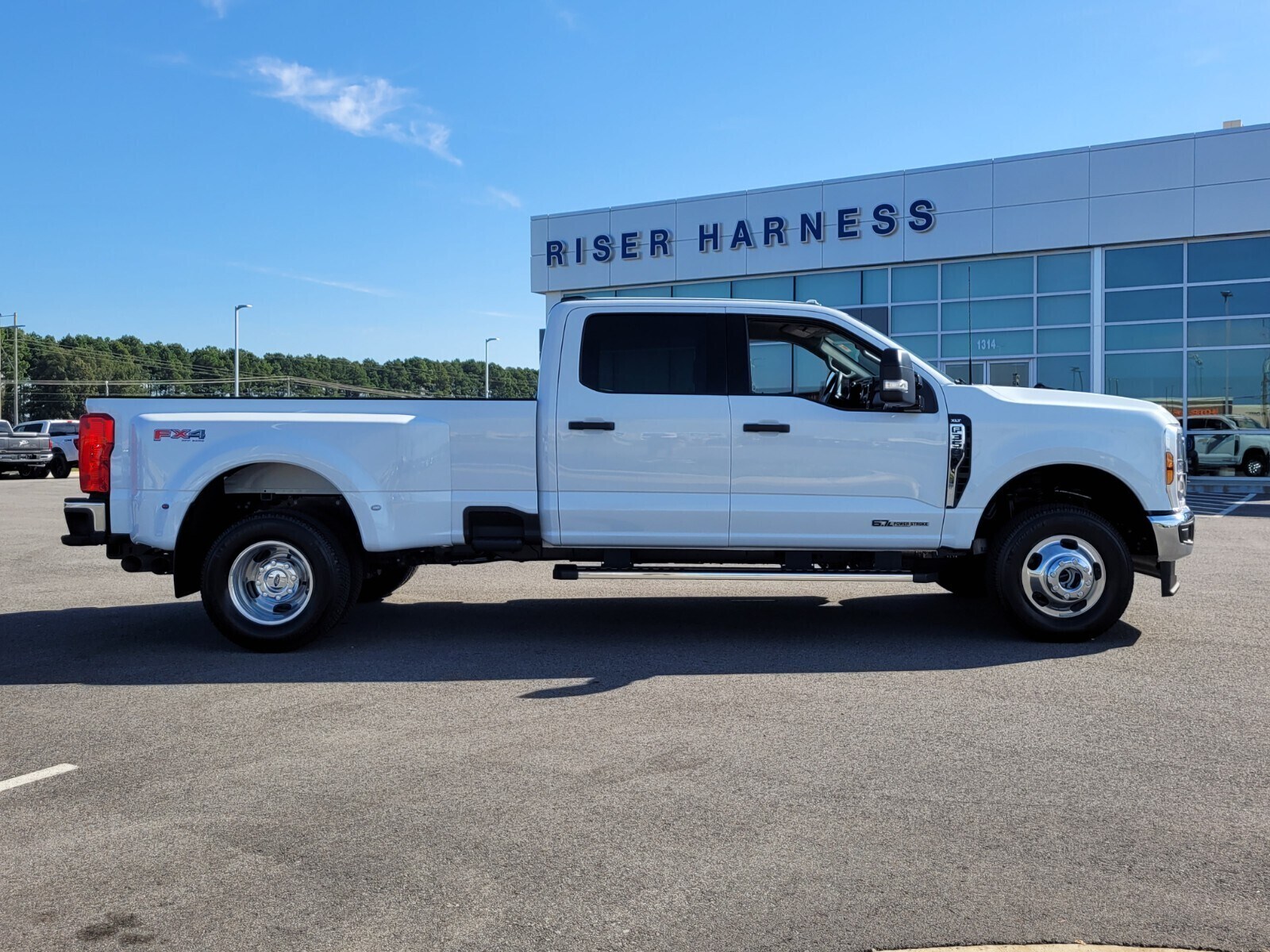 2025 Ford F-350 XLT photo 4