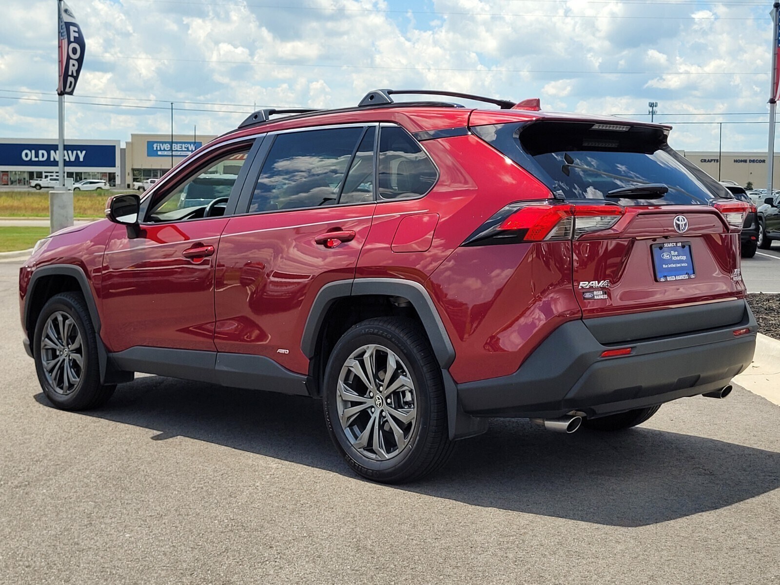 2024 Toyota RAV4 Hybrid XLE Premium photo 3