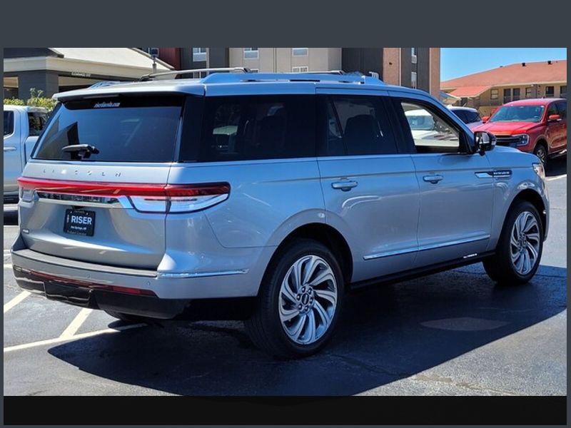 2023 Lincoln Navigator Reserve photo 3