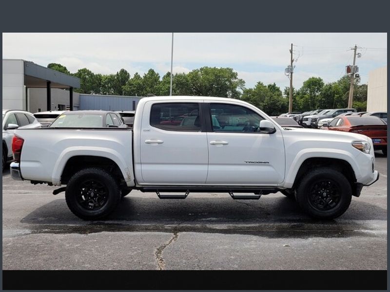 2019 Toyota Tacoma SR5 photo 2