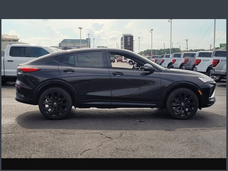 2024 Buick Envista ST photo 2