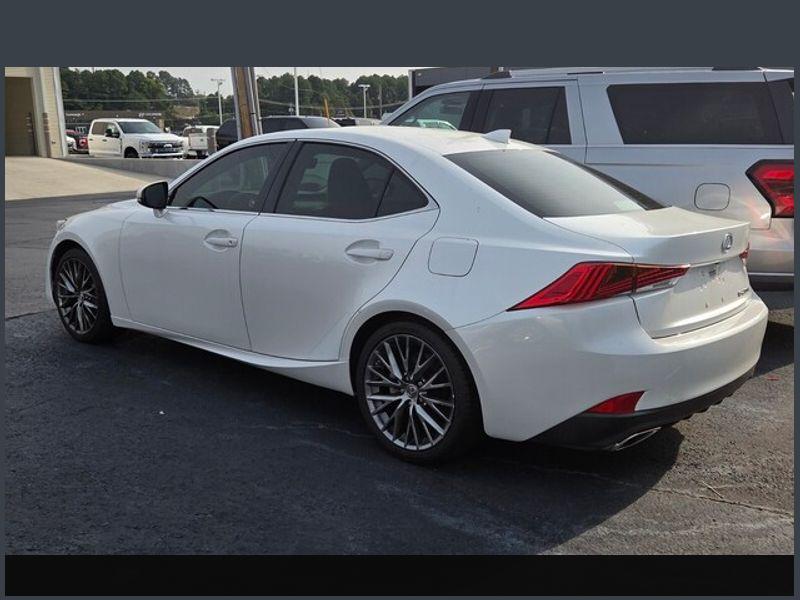 2017 Lexus IS 200t photo 3