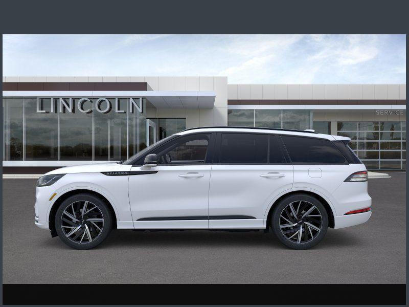 2025 Lincoln Aviator Black Label photo 3