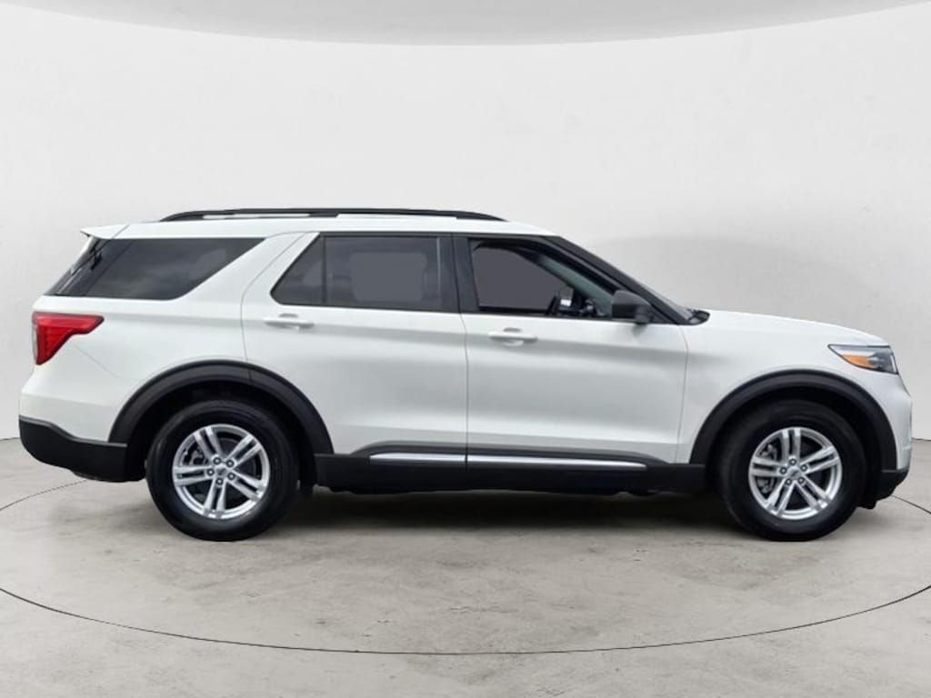 Used 2024 Ford Explorer XLT Sport Utility