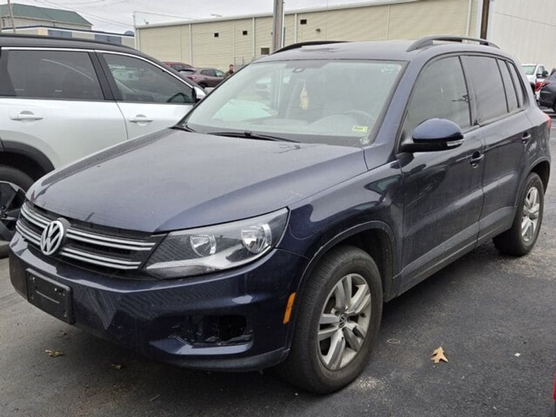 2016 Volkswagen Tiguan S's photo