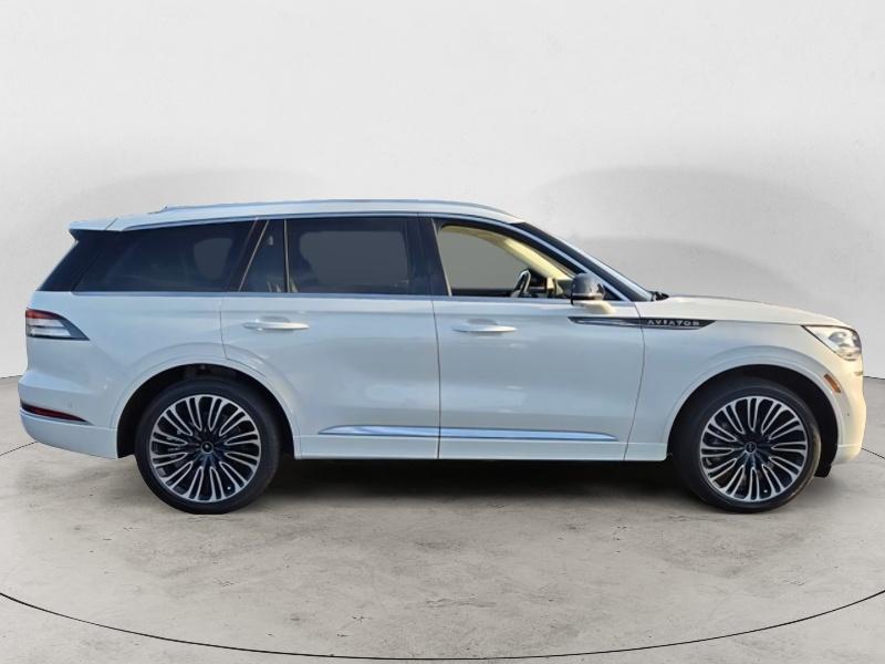 2023 Lincoln Aviator Black Label photo 2