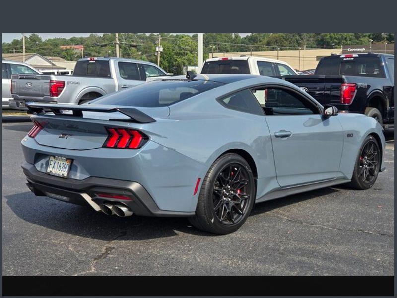 2025 Ford Mustang GT Premium photo 3