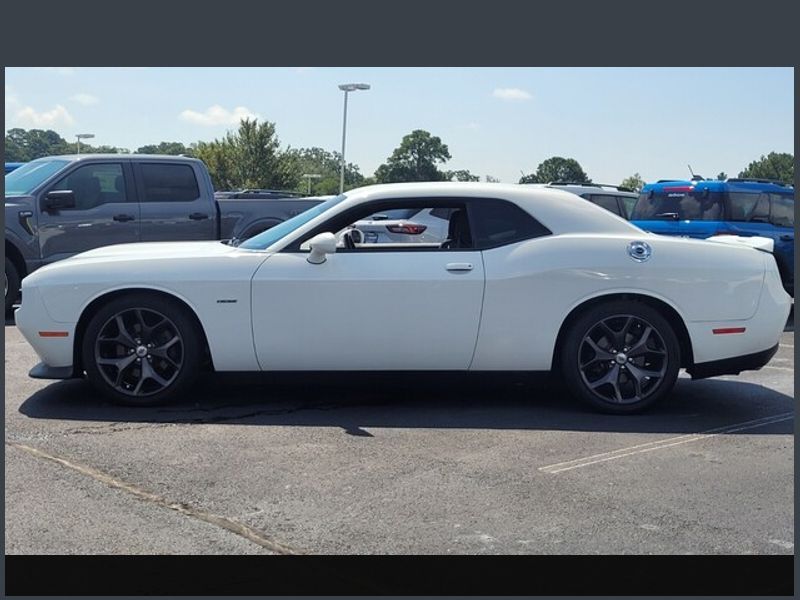 2019 Dodge Challenger R/T photo 3