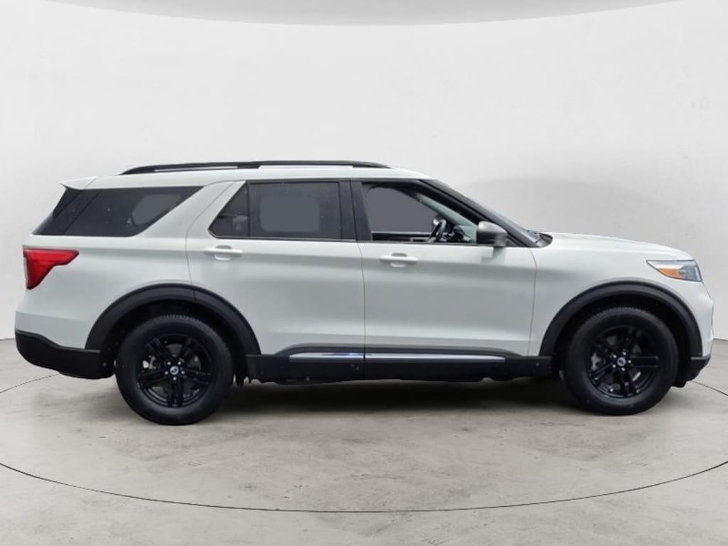 Used 2024 Ford Explorer XLT Sport Utility