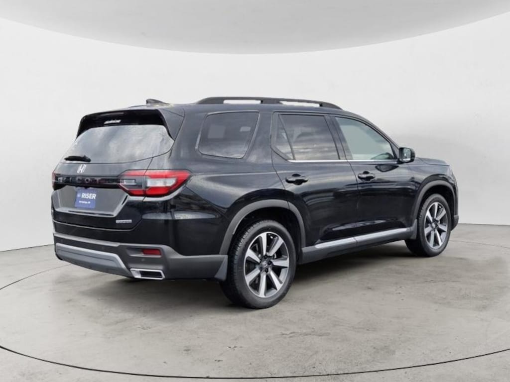 Used 2023 Honda Pilot Touring Sport Utility