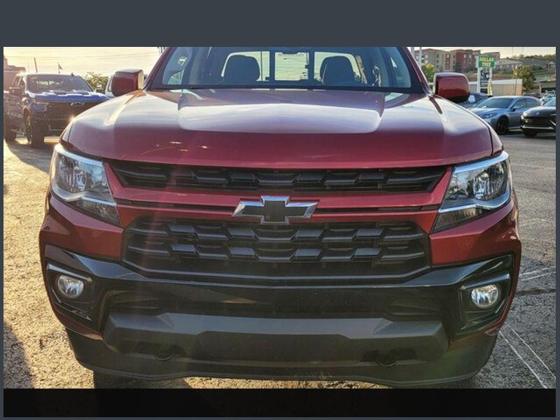 2022 Chevrolet Colorado LT photo 2