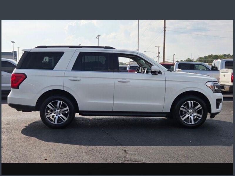2024 Ford Expedition XLT photo 2
