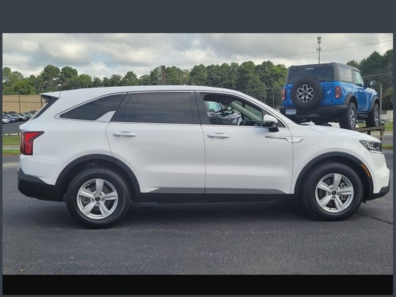 Used 2022 Kia Sorento LX with VIN 5XYRG4LC8NG157616 for sale in Hot Springs, AR