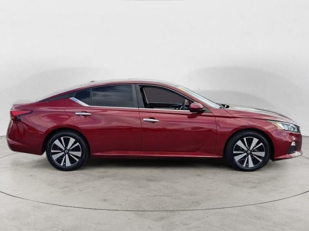 Used 2022 Nissan Altima 2.5 SV Sedan