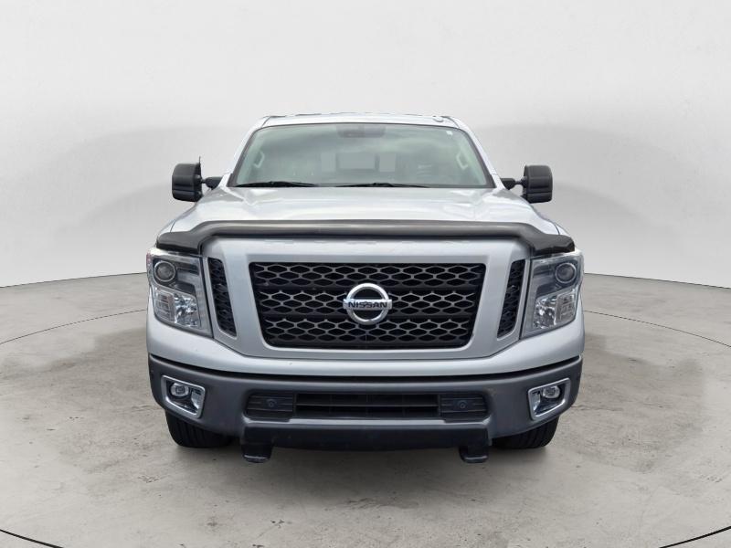 2019 Nissan Titan PRO-4X Crew Cab photo 2