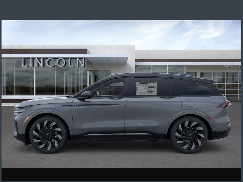 2025 Lincoln Nautilus Reserve photo 3