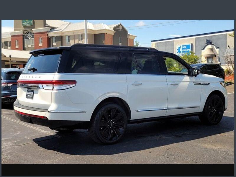 2024 Lincoln Navigator Black Label photo 3