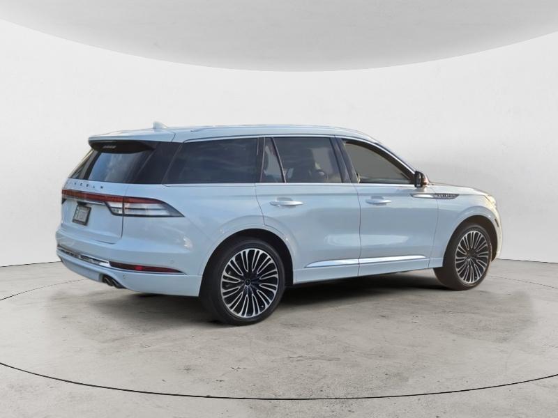 2023 Lincoln Aviator Black Label photo 3
