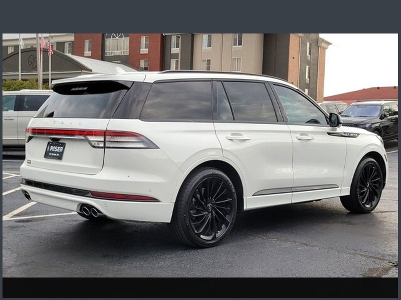 2024 Lincoln Aviator Reserve photo 2