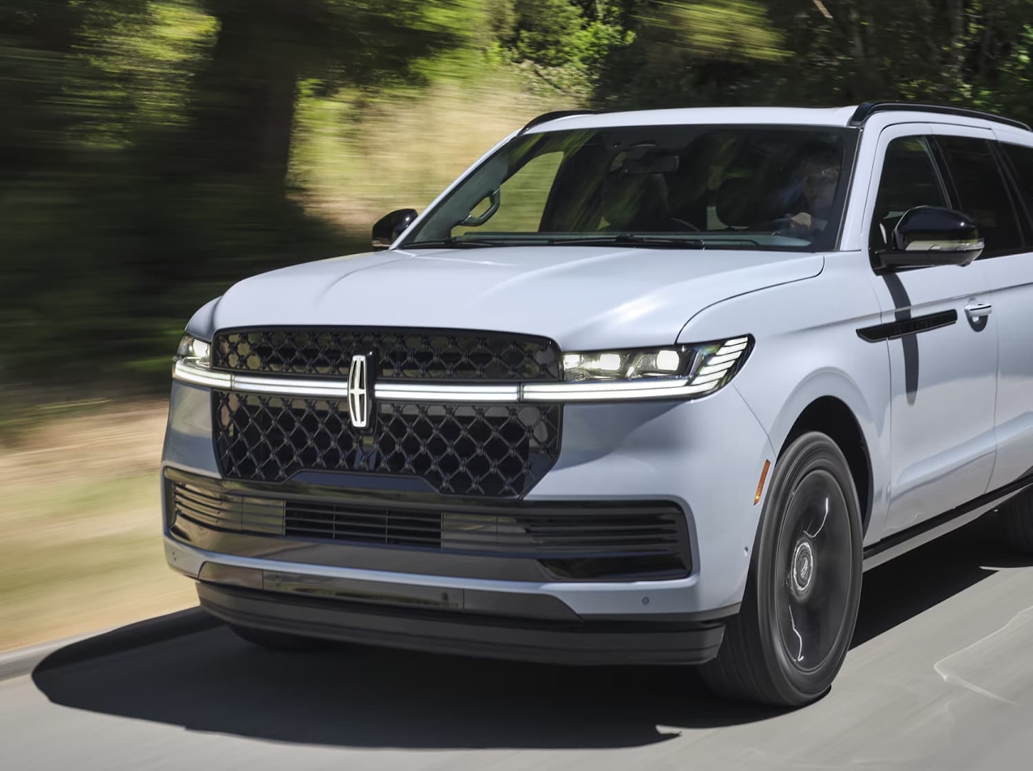 Lincoln-Navigator--1500.jpg Lincoln Navigator Review