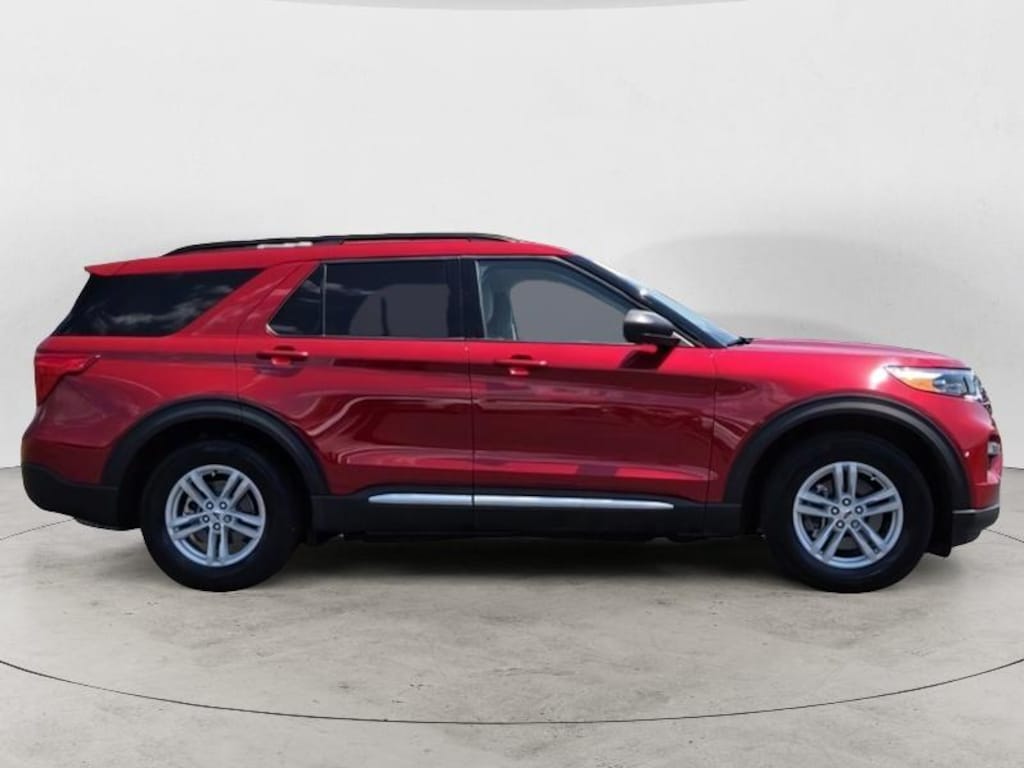 Used 2024 Ford Explorer XLT Sport Utility