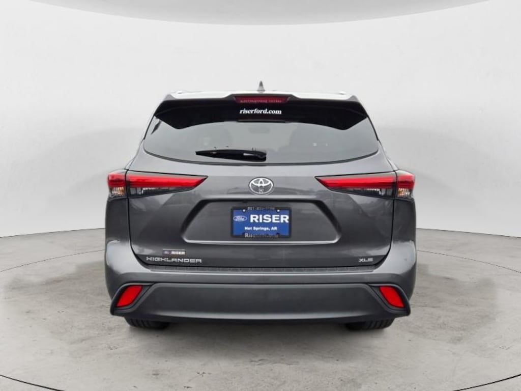 Used 2023 Toyota Highlander XLE Sport Utility