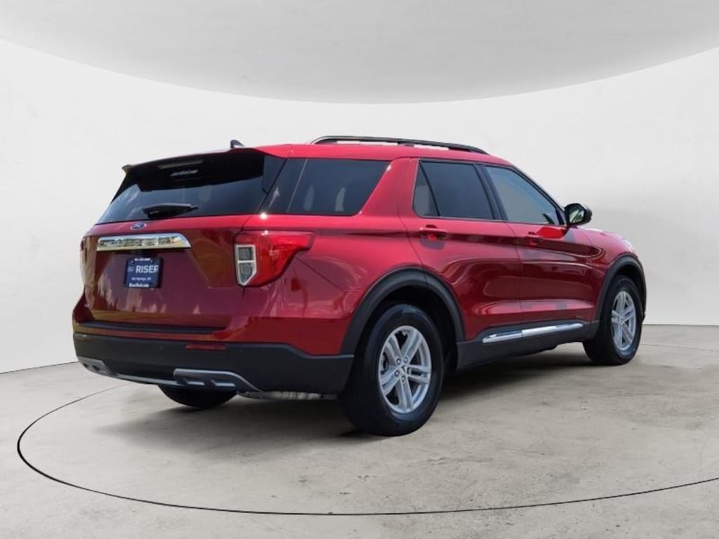 Used 2024 Ford Explorer XLT Sport Utility