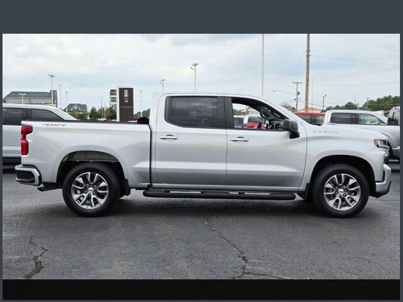 2020 Chevrolet Silverado RST photo 2