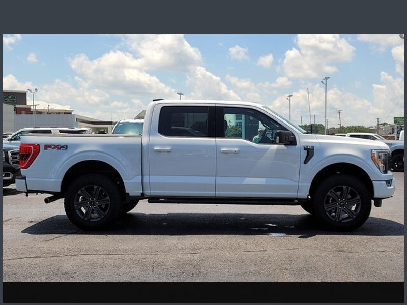 2023 Ford F-150 XLT photo 2